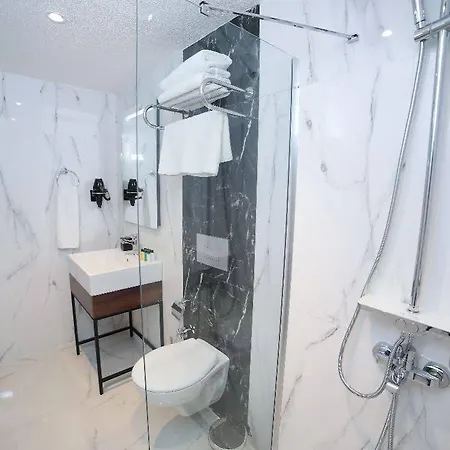 The Roomy Sisli Hotel