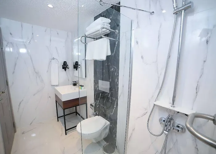 The Roomy Sisli Hotel