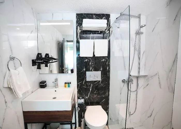 The Roomy Sisli Hotel